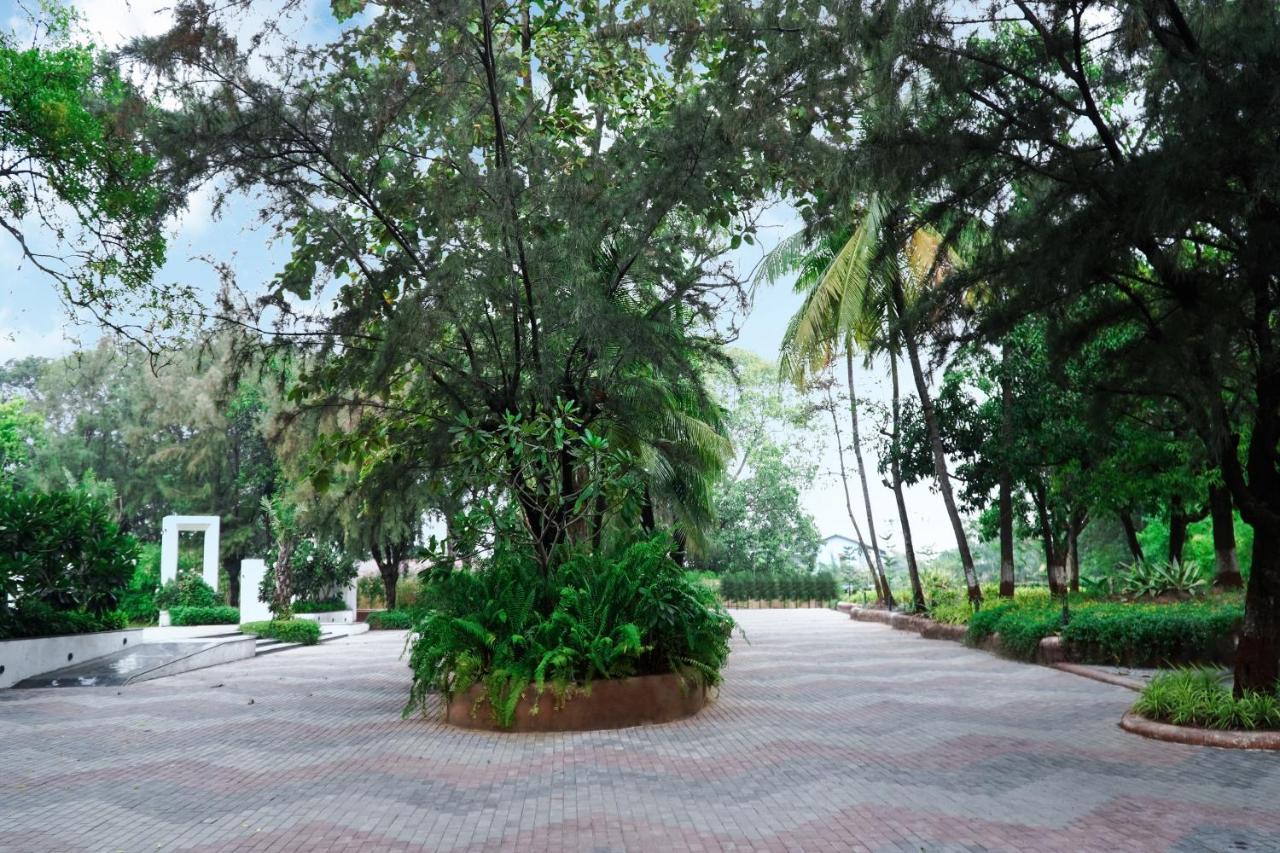 Shanti Resorts Valsad Buitenkant foto