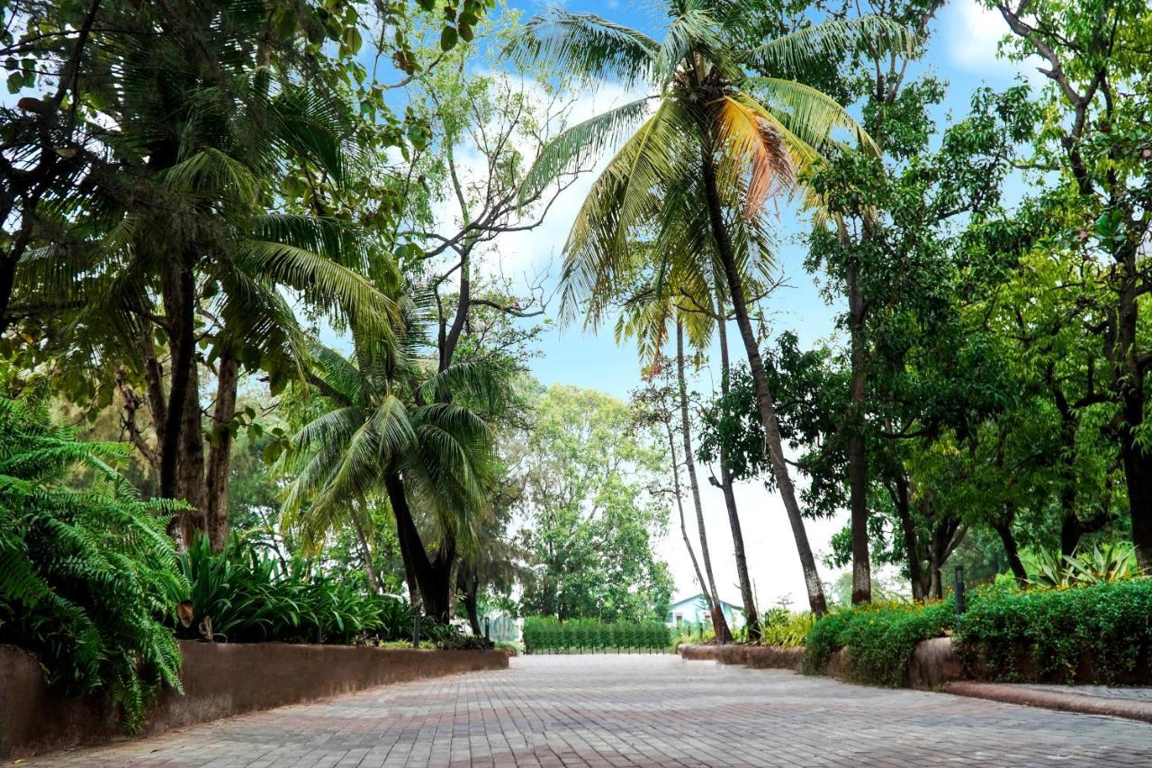 Shanti Resorts Valsad Buitenkant foto