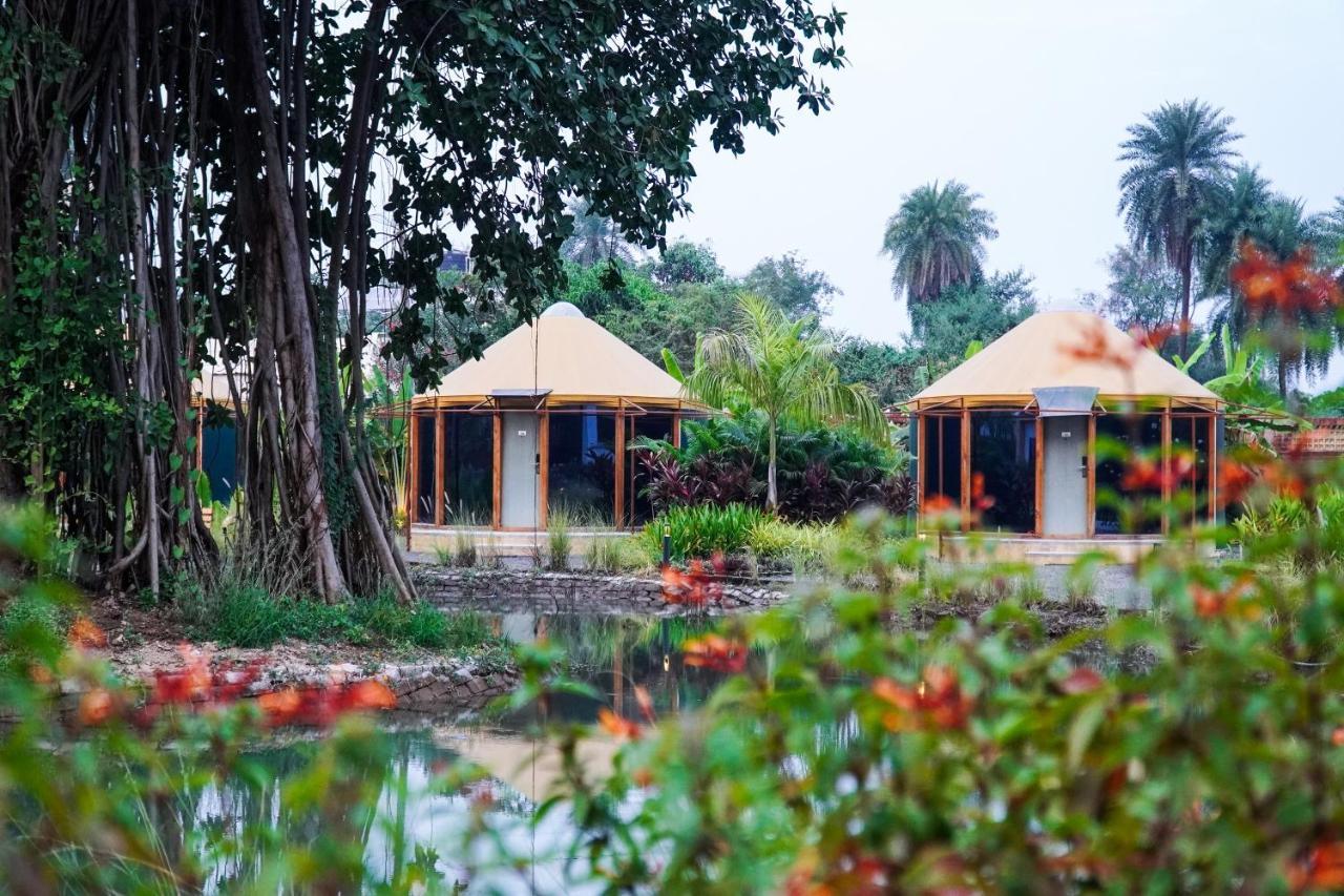 Shanti Resorts Valsad Buitenkant foto