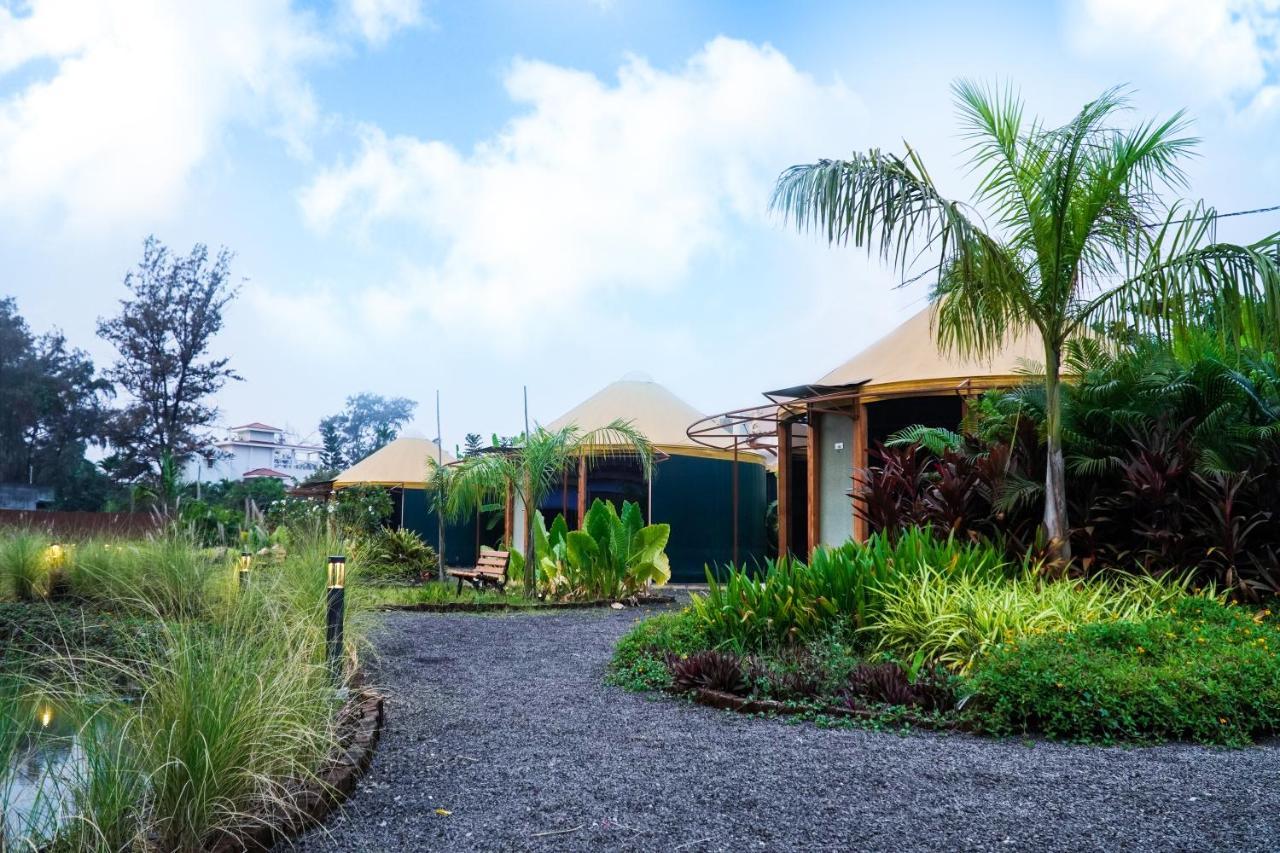 Shanti Resorts Valsad Buitenkant foto