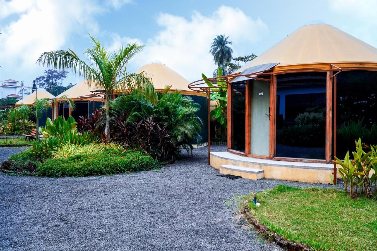 Shanti Resorts Valsad Buitenkant foto